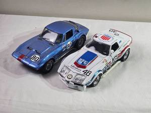 lot 75E image: Corvette Racer Pair  118 Scale  Blue #80 & Lifesaver #48
