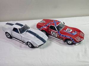 lot 75G image: 118 Carousel 1 Corvette Race Car Pair  196869 L88 #2478 & #2414 Limited Edition Models  High-Detail Die-Cast Set