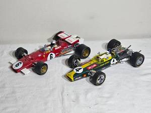 lot 51F image: Bundle 118 Scale Mario Andretti Ferrari 312B2 & Jim Clark Lotus 49  Detailed F1 Racer Models