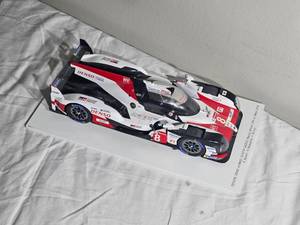 lot 77B image: Toyota TS050 Hybrid LMP1  2018 Le Mans Winner #8 (118 Scale Display Model)