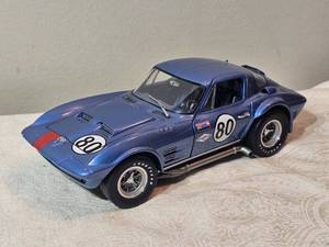 lot 68H image: 118 Racing Legends 1963 Chevrolet Corvette Grand Sport #80 Die-Cast Model  Opening Panels, Detailed Engine
