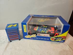 lot 201D image: Jeff Gordon #24 124 Scale Pit Stop Show Case  Racing Champions Signature Series  Tool Chest Bank