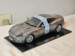 lot 69B image: 118 Aston Martin Vanquish James Bond 007 Die-Cast Model  Beanstalk Group  Working Ejector Seat