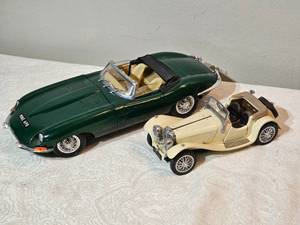 lot 69E image: Pair of Jaguar Die-Cast Models  118 Jaguar XK-E Roadster & 1939 Jaguar SS-100 by Franklin Mint