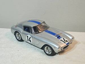 lot 71A image: 118 Scale Ferrari 250 GT SWB Berlinetta #14 Die-Cast Model  Opening Panels, Detailed Engine & Interior