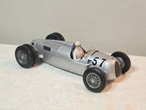 lot 71B image: 118 Auto Union Type C Grand Prix Racer  Minichamps  Silver Arrow with Driver Figure