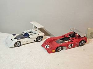 lot 71D image: Vintage Can-Am Legends Die-Cast Duo  McLaren M8A #11 & Chaparral 2E High-Wing Racers (118 Scale)