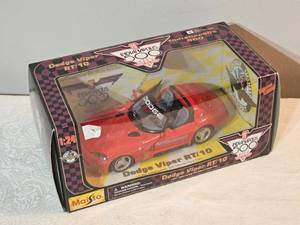 lot 71F image: Maisto 124 Dodge Viper RT10  1991 Indianapolis 500 Official Pace Car (Limited Edition, Boxed)