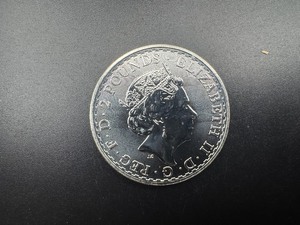 lot 47 image: 2022 BU Silver 2 Pound British Coin - 1 Oz. of Silver