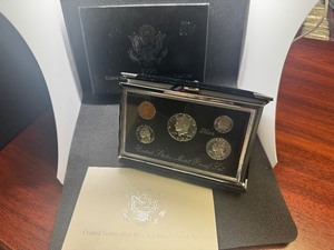 lot 12 image: 1996 U.S. Mint Premier Silver Proof Set