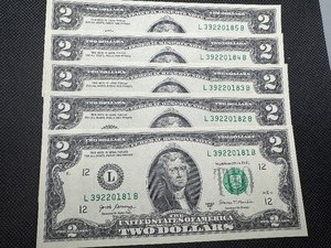 lot 97 image: 5 sequential $2 bills
