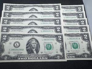 lot 100 image: 10 Sequential $2 bills