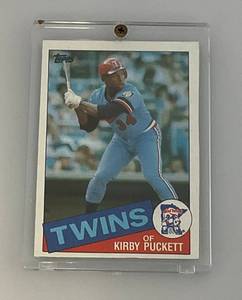 lot 34 image: 1985 Topps Kirby Puckett Rookie Card In Protective Hard Sleeve