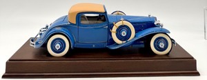 lot 72 image: Danbury Mint 1929 Cord L-29 Special Coupe Diecast Model on Wood Base