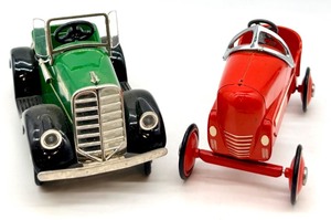 lot 74 image: Hallmark Kiddie Car Classics Garton 1940 Gendron Pioneer Roadster Green & Red