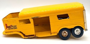 lot 84 image: VistaDome Horse Van & Yellow Die-Cast Toy Trailer