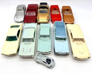 lot 89 image: 11 Plastic Cars including GM Licensed by New Bright (Hong Kong)