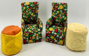 lot 105 image: Set of 2 Vintage Floral Doll Armchairs with 2 Doll Ottomans