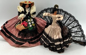 lot 107 image: Pair of Vintage Spanish Dolls in Traditional Costumes