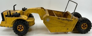 lot 130 image: Vintage Tonka Steel Scraper Construction Toy Vehicle