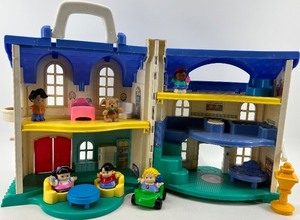 lot 163 image: Fisher-Price Little People Dollhouse with Accessories and Figures