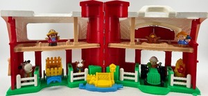 lot 164 image: Fisher-Price Little People Barn Playset with Figures and Accessories