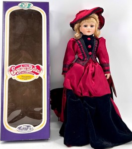 lot 29 image: Porcelain Doll - Suzanna (The Southern Bells Collection) Heritage Mint