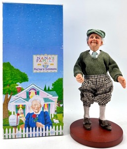 lot 31 image: Alec The Golfer Figurine - Nanas Family (Goebel)
