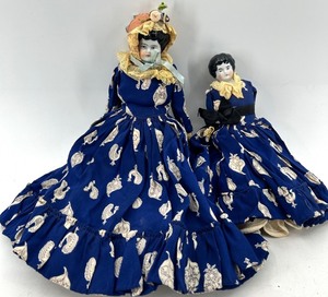 lot 49 image: Pair of Antique China Head Dolls in Original Blue Printed Dresses and Lace