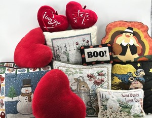 lot 213 image: Decorative Throw Pillows - Holiday Theme Assortment