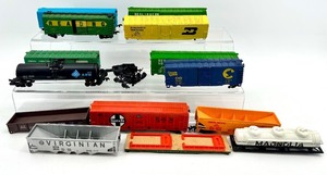 lot 229 image: Model Train Cars - Reading &amp Burlington Northern &amp Chessie System &amp Virginian - PART and REPAIR