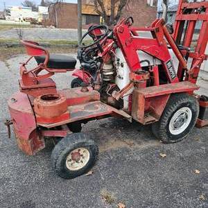 lot 8 image: Big Dipper Forklift