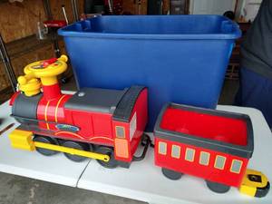 lot 20 image: Toddler Ride On Train With Track