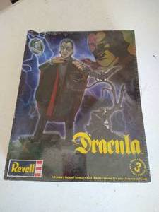 lot 49 image: Unopened Revell Dracula Model Kit