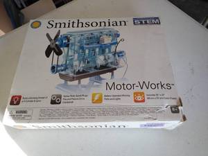 lot 61 image: Smithsonian Working 4-Cylinder Engine Model