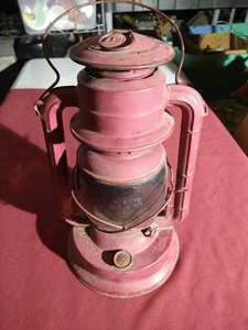 lot 67 image: Vintage Dietz Oil Lamp