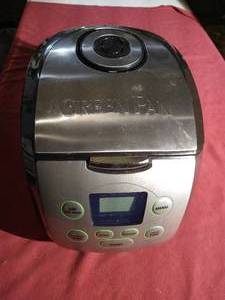 lot 77 image: Green Pan 8 Cup Rice Cooker - Works