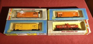 lot 93 image: (4) Vintage Mini Model Train Cars
