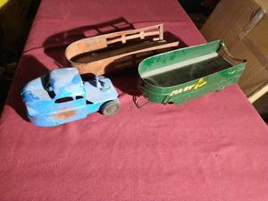 lot 115 image: (3) Vintage Metal Toys - Mismatched Truck & (2) Trailers
