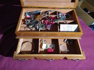 lot 134 image: Jewelry Box With Misc Jewelry