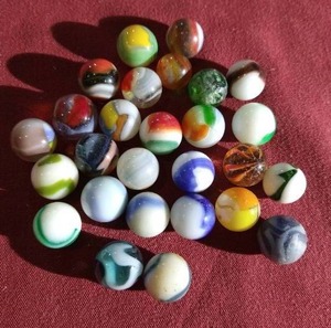 lot 182 image: Vintage Marble Lot - Some Uranium Glass