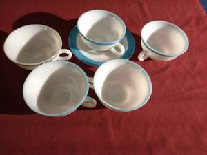 lot 205 image: (6) Vintage Pyrex Pieces - (5) Cups & (1) Saucer