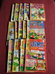 lot 211 image: (14) Vintage Archie Comics