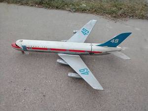 lot 233 image: Neat Vintage Tin Cargo Jet