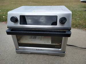 lot 234 image: Instant Omni Toaster Oven