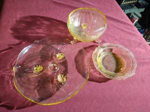 lot 239 image: (3) Pretty Yellow Vintage Glass Dishes