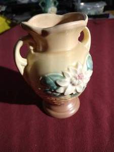 lot 248 image: Vintage Hull Art Vase