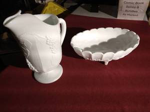lot 263 image: (2) Vintage Milk Glass Pieces - Pitcher & Bowl