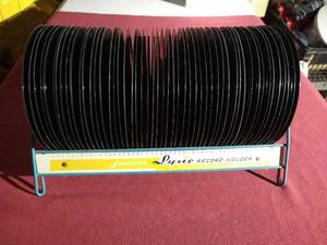 lot 281 image: Vintage Tray Full of 45s Records