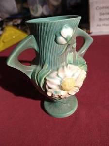 lot 288 image: Vintage Roseville Vase